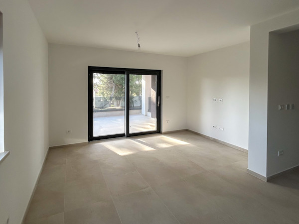 Trosobno stanovanje v novogradnji, Medulin, 450 m od morja, 92 m²
