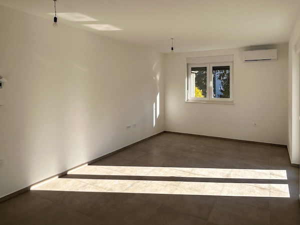 Stanovanje 57 m² v centru mesta – dvigalo in parkirišče, drugo nadstropje