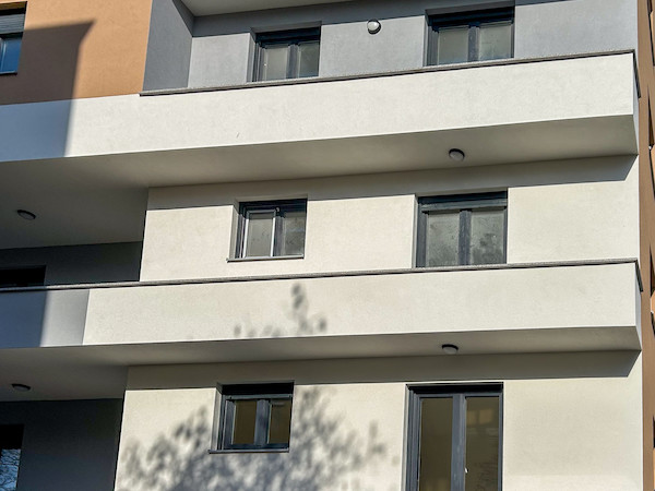 Prvo nadstropje, center mesta – stanovanje z ložo, dvigalom in parkiriščem, 57 m